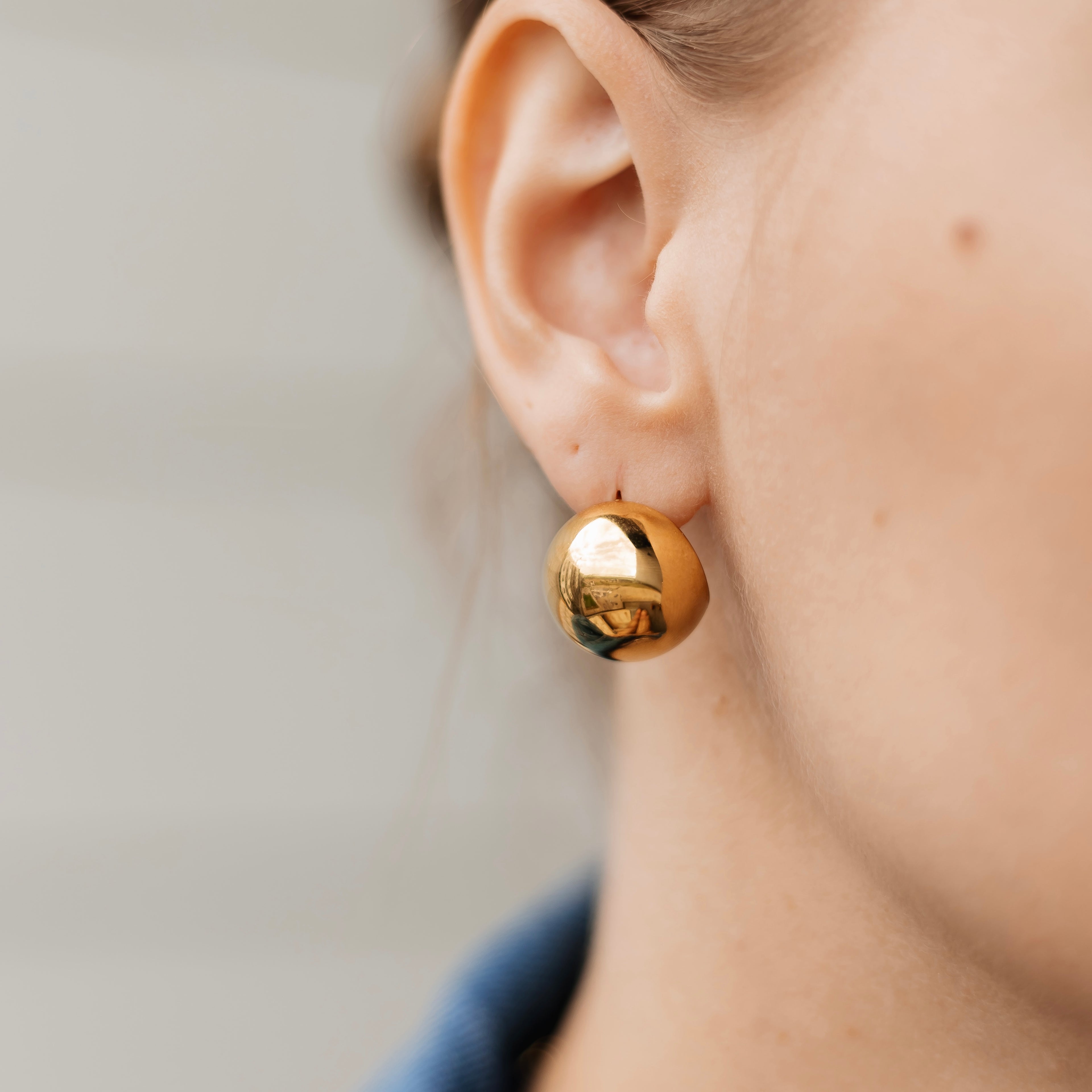 Round Stud Earrings Stainless Steel Gold or Silver | Sedy Jewelry