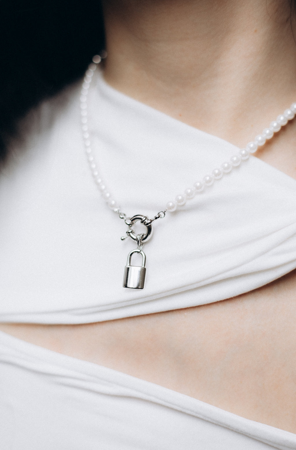 Sedy Jewelry Pearl Beaded Necklace with Gold or Rhodium Lock Pendant