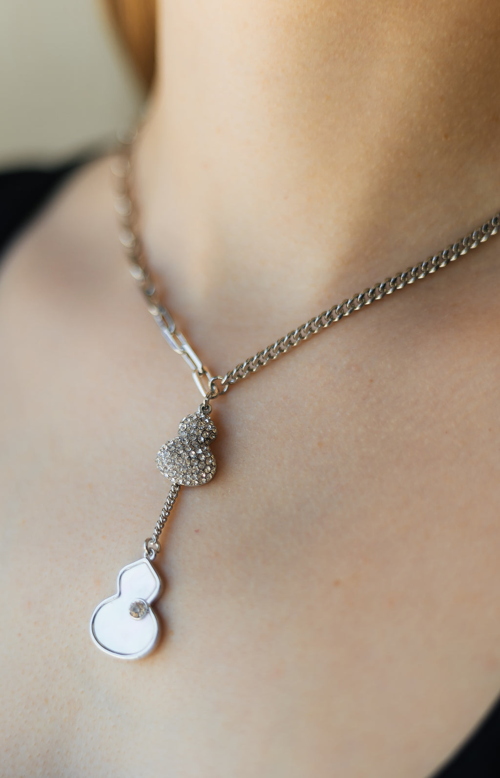 White Gold Plated CZ Pendant Necklace – Hypoallergenic Statement Necklace 40 cm / 15.7”