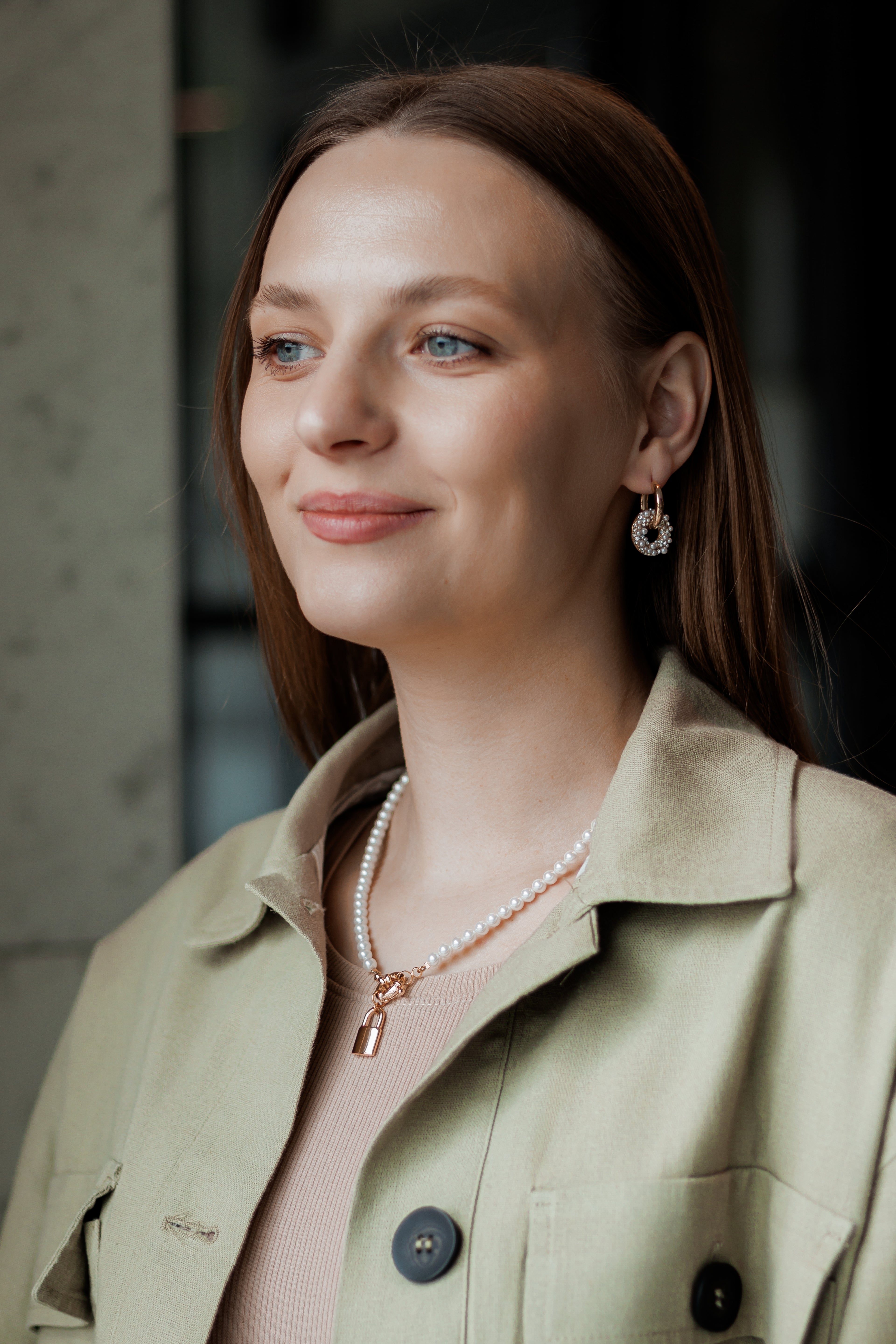 Sedy Jewelry Pearl Beaded Necklace with Gold or Rhodium Lock Pendant